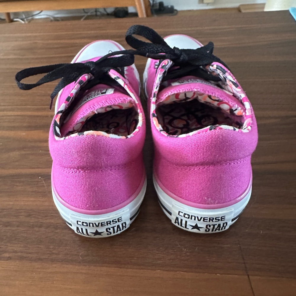Pink converse - Picture 2 of 3